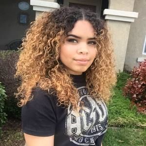 Meet your Posher, Hali